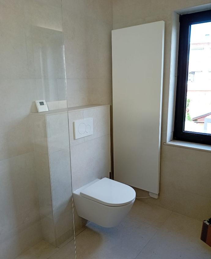 Imversa bvba - badkamer renovatie Aartselaar- hangtoilet , beige tegels