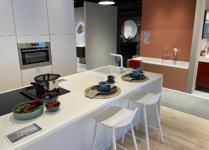 Alsan Valcke Knokke - keuken wit met eiland